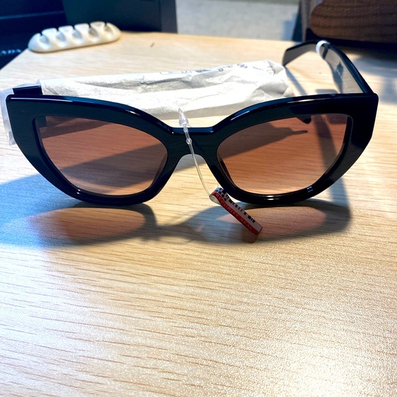 Prada (authentic) New Sunglasses Black/Brown Gradient Gold Logo - Picture 1 of 7